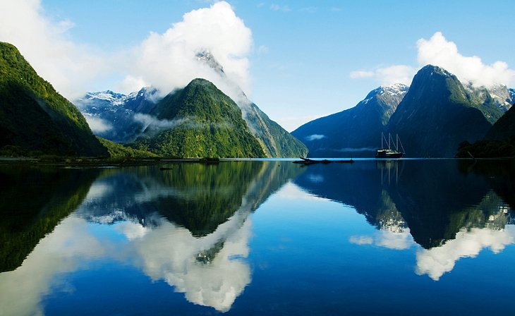 23 Popular Tourist Attractions in New Zealand 